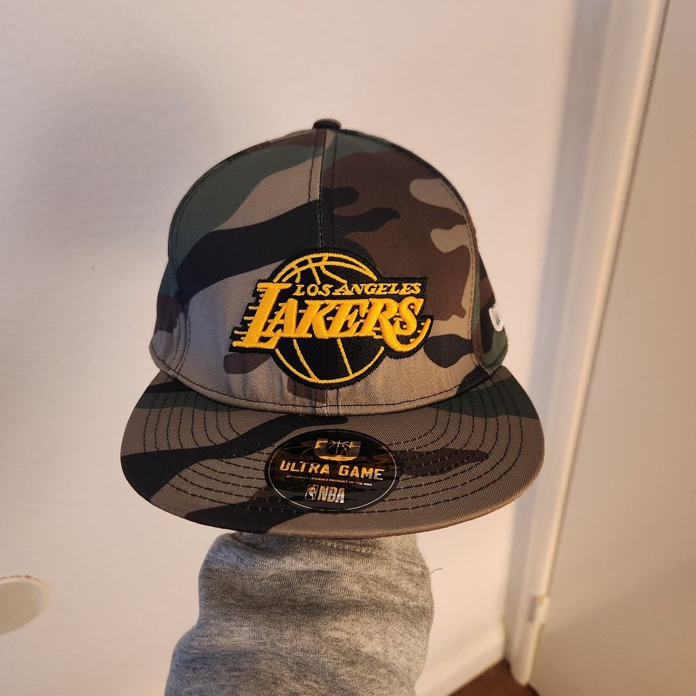 Like New Snap Back Laker Hat